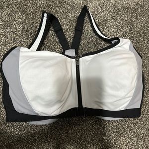 Victoria Secret Sport Knockout front close Sports Bra 38DD